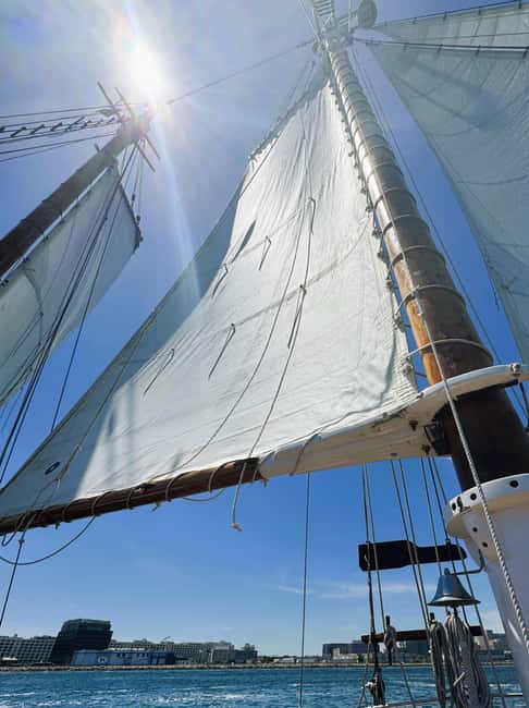 Boston: Tall Ship Harbor Sail - The 90-minute route and what you will see