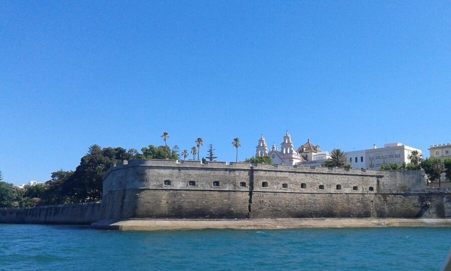 Cádiz: Bay of Cádiz Catamaran Tour with Host - What this Cádiz cruise really offers