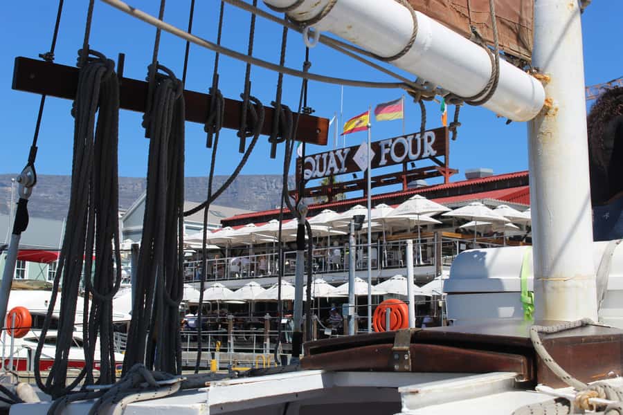 Cape Town: 1 Hour Table Bay Sailing Tour - Returning through the shelter of Granger Bay