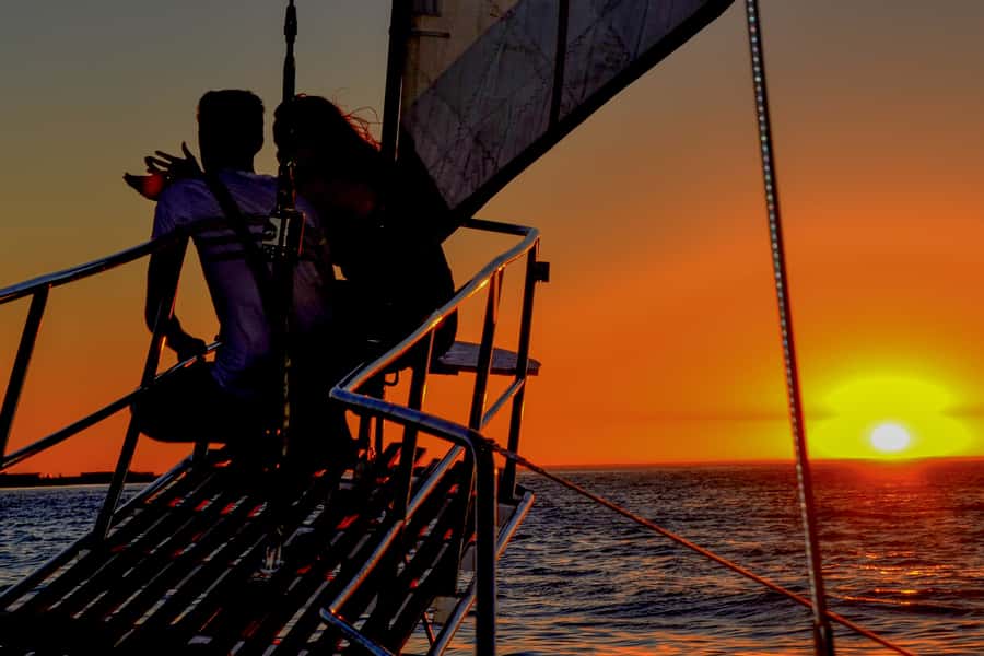 Cape Town Waterfront and Bay: Sailing Trip - The first minutes: leaving Cape Town Harbor