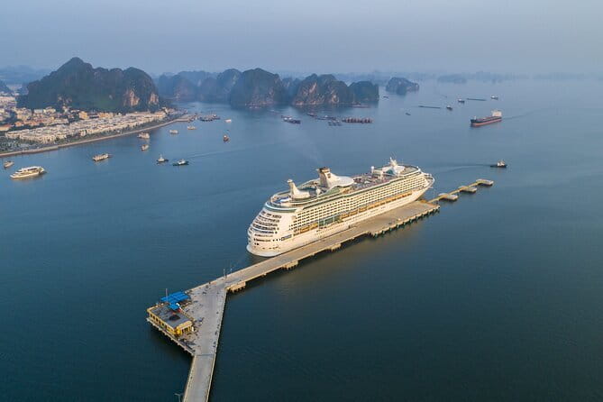 Carnival Cruise: Halong Luxury Cruise Day Trip -Swim, Kayak, Cave - Luon Cave offers the hands-on hour