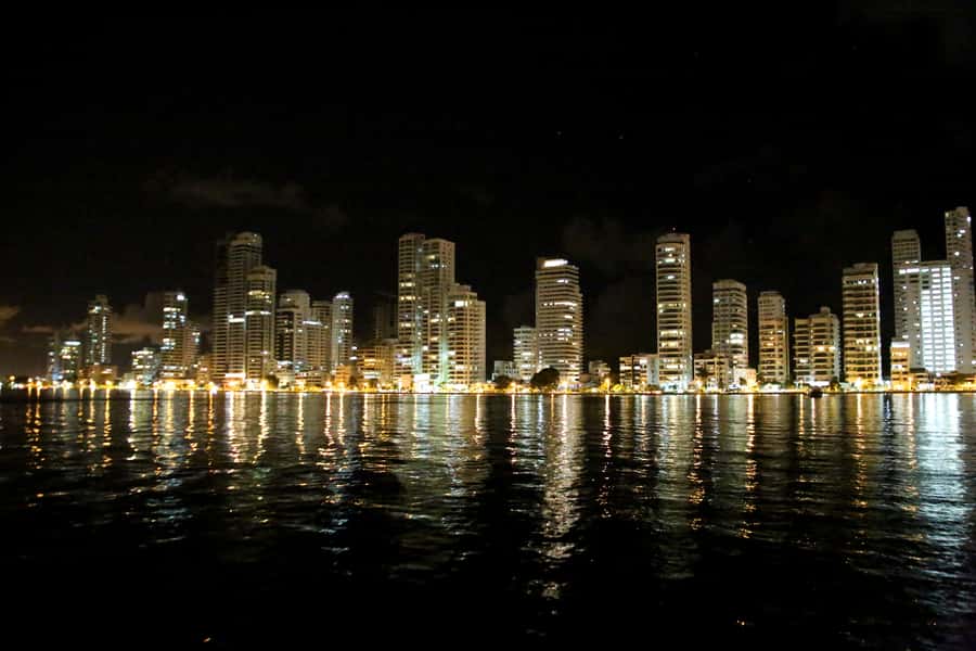 Cartagena: Cruise by the Bay with Dinner and Wine - From La Bodeguita Pier to Cartagena Bay