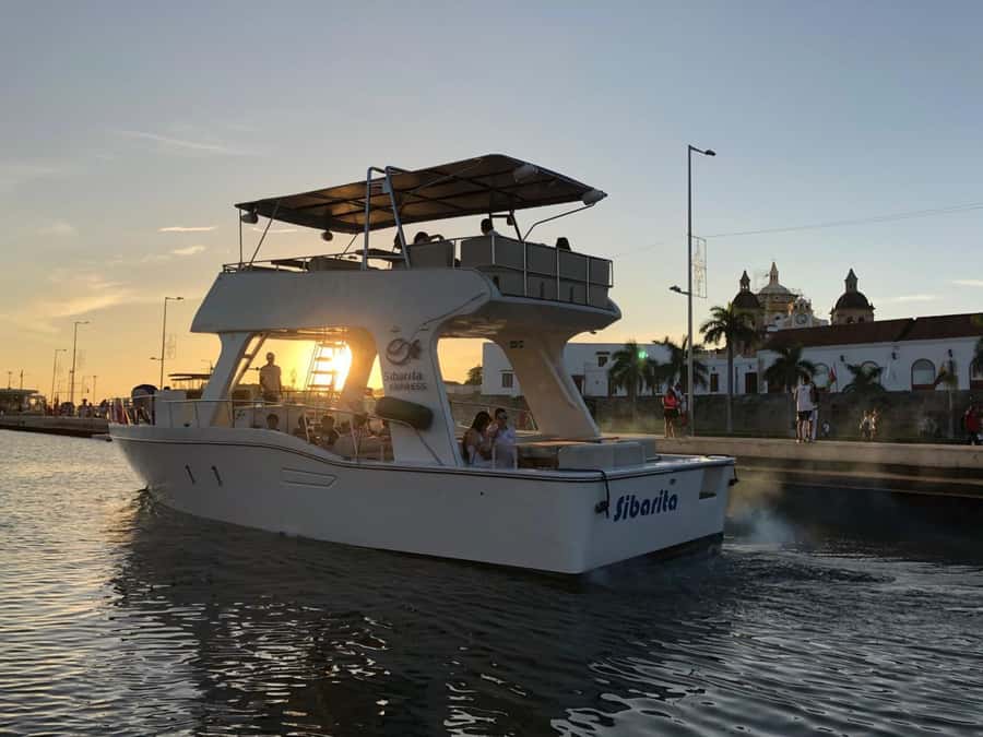 Cartagena: Cruise by the Bay with Dinner and Wine - A steady ride through the inner bay