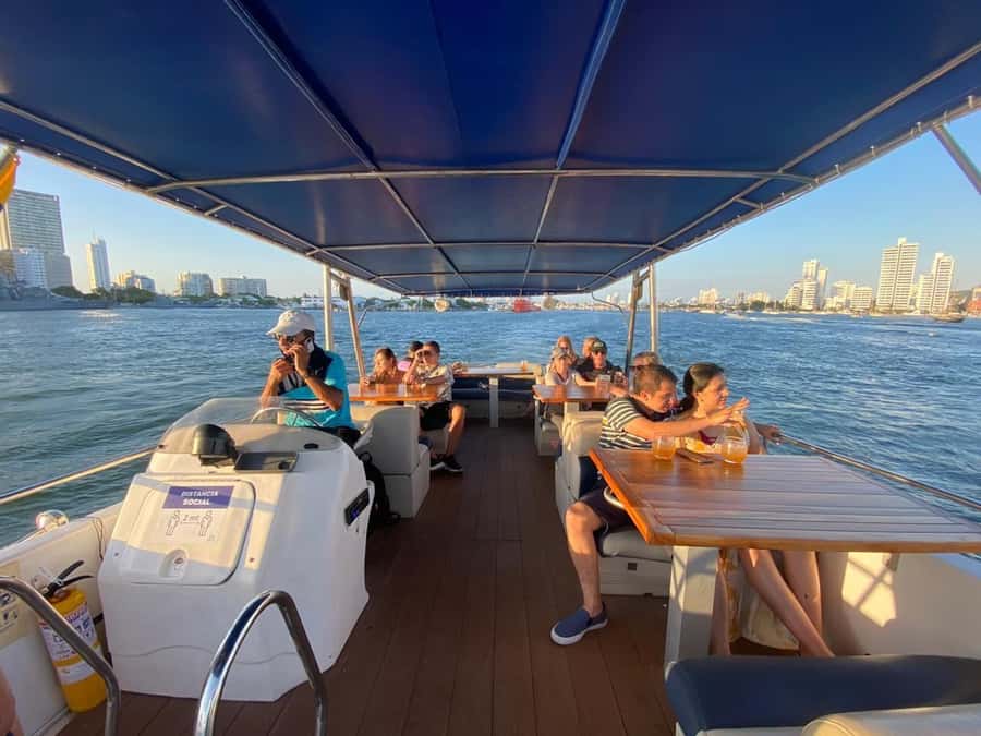 Cartagena: Cruise by the Bay with Dinner and Wine - What arrives on your plate