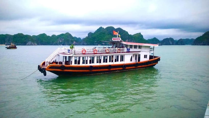 CAT BA :2D1N Lan Ha bay-Ha Long bay with Plankton Excursion - From the boat to Viet Hai Village by bicycle