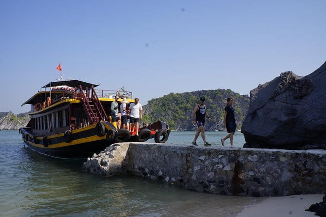 Cat Ba Abseiling Tour - Explore The Biggest Lagoon of Lan Ha Bay - Abseiling down the limestone cliff