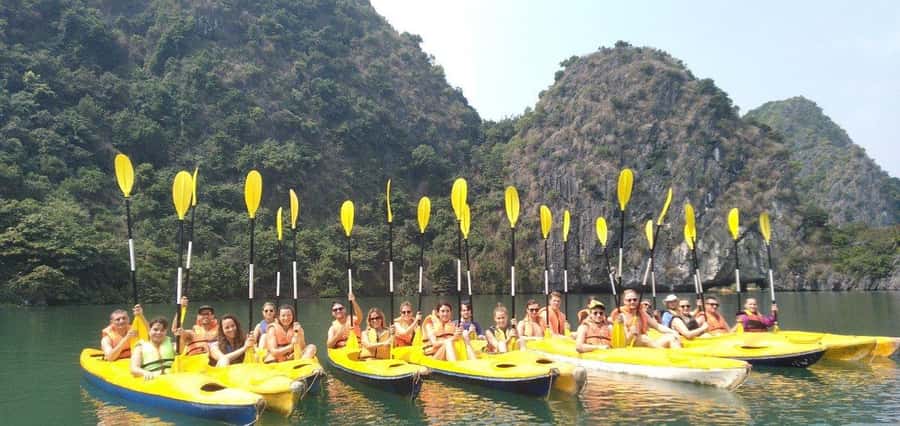 Cat Ba Island: Full-Day Cruise to Lan Ha Bay and Ha Long Bay - Cai Beo and the oldest fishing village on the route