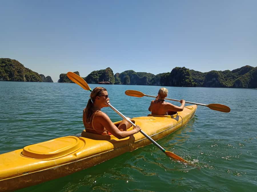 Cat Ba Island: Full-Day Cruise to Lan Ha Bay and Ha Long Bay - Islet views, beach swimming, and a local fish farm