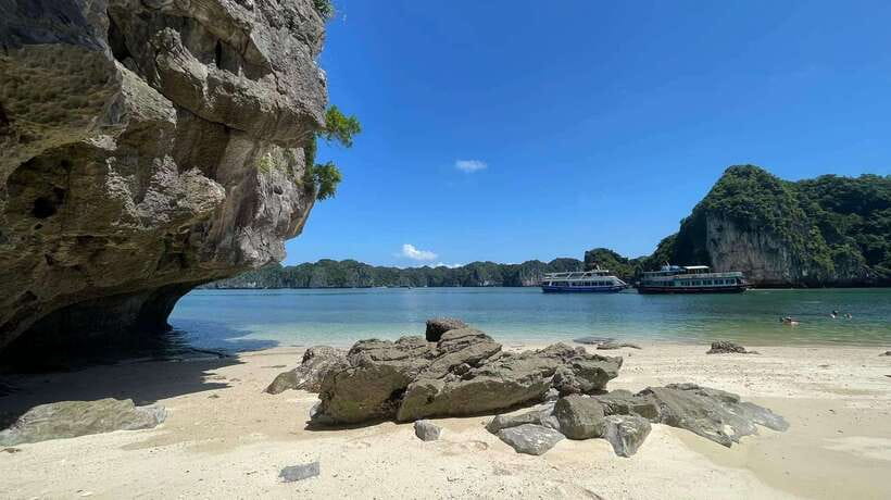 Cat Ba Island: Lan Ha Bay Bioluminescence Plankton Kayaking - Around 6 p.m., the move to the kayak area
