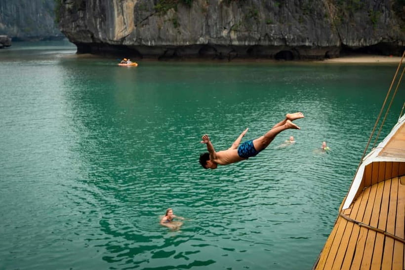 Cat Ba Island: Lan Ha Bay boat tour - lunch, beach, kayaking - Southern Ha Long Bay and Ba Trai Dao at 2:30