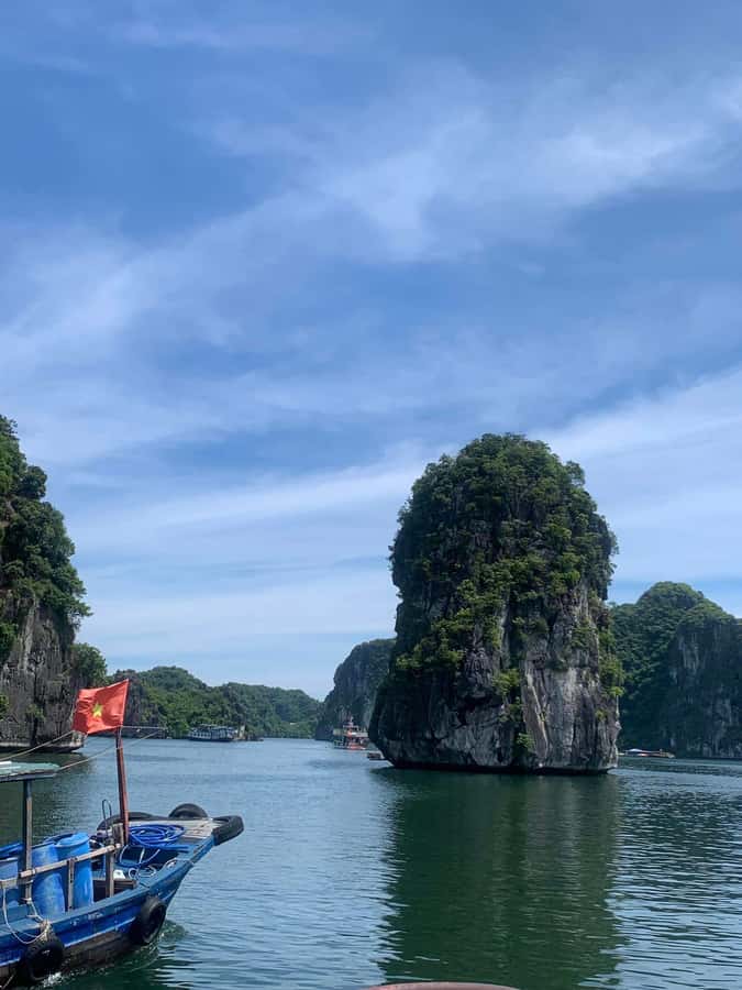 Cat Ba: Lan Ha and Ha Long Bay Boat Tour with Kayaking, Cave - Sailing past Lan Ha Bay’s limestone towers