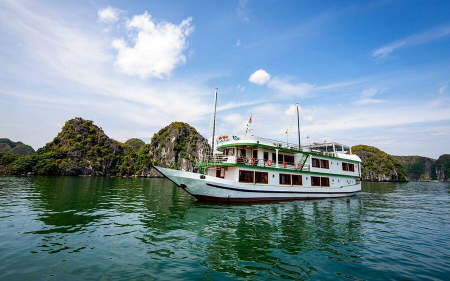 Cat Ba: Lan Ha Bay cruises- biking,kayaking, longest of 2d1n - Leaving Cat Ba through the fishing village