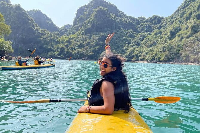 Cat Ba: Lan Ha Bay & Ha Long Bay Boat Trip, biking, kayakin,lunch - A full day across Lan Ha Bay and Ha Long Bay