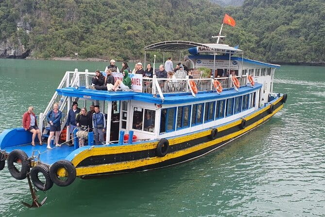 Cat Ba: Lan Ha Bay & Ha Long Bay Boat Trip, biking, kayakin,lunch - Bright and Dark Caves by kayak