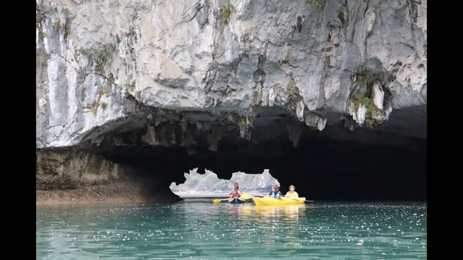 Cat Ba: Lan Ha & Ha Long Bay Kayak & Snorkel Boat Tour - Ba Trai Dao Beach and the reality of snorkeling