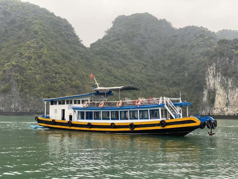 CAT BA: LAN HA & HALONG BAY – KAYAK, BIKE, LUNCH, SNORKEL - Seafood lunch with a view