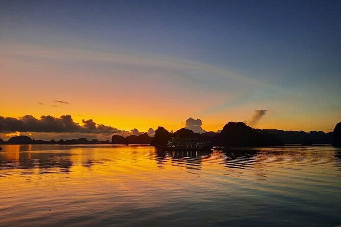 Cat Ba: Sunset & Bioluminescent Kayaking on Lan Ha Bay - Night kayaking and the glow beneath your paddle