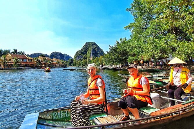 Catamaran Premium Cruise to Halong Bay & Lan Ha Bay in 1 Day Tour - Bright-Dark Cave by kayak or bamboo boat