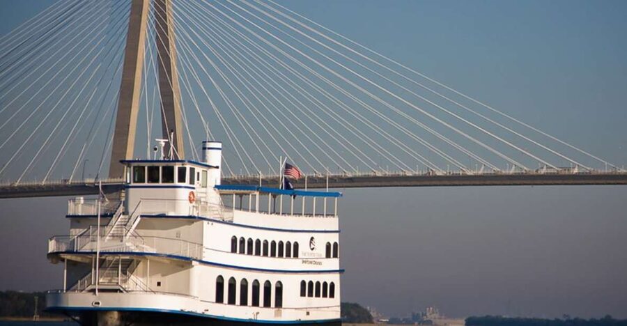 Charleston: Historic City Tour and Harbor Cruise - Charleston by coach, from churches to Rainbow Row