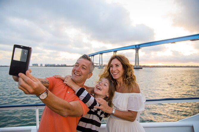 City Cruises San Diego: Scenic 90-Minute Narrated Harbor Tour - Snacks, drinks, and the practical onboard setup