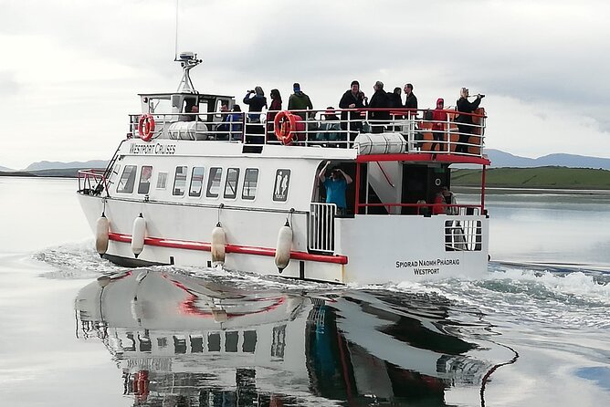 Clew Bay Cruise, Westport ( 90 minutes ) - Inishgort Lighthouse at the bay entrance