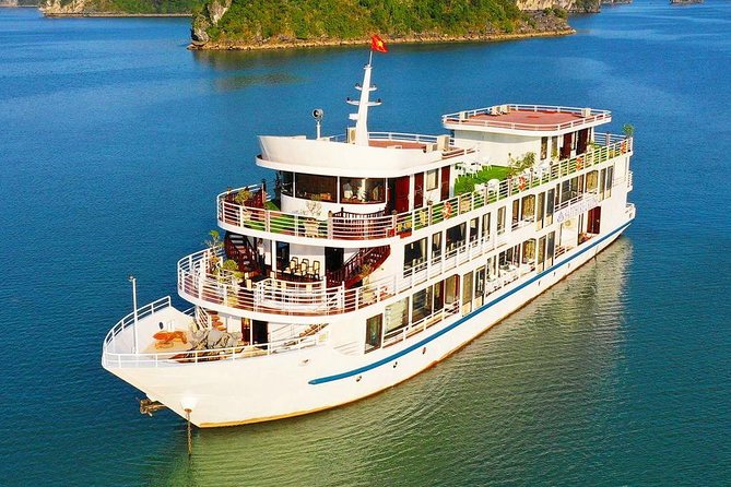 Cruising Halong Bay - Lan Ha Bay 2 Days on boat - Cabin with balcony - Boarding near Lan Ha Bay and passing Da Chong Islet