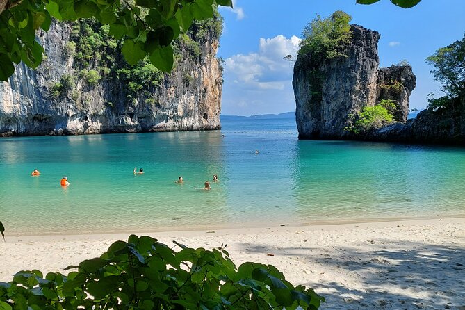 Cruising on a comfortabel boat in Phang Nga Bay - The "Must-Do" Tour Khao Lak - Starting from Khao Lak with breakfast onboard