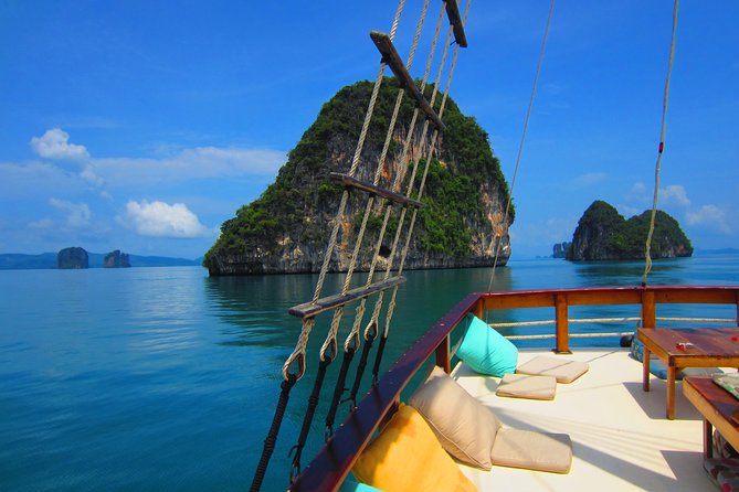 Cruising on a comfortabel boat in Phang Nga Bay - The "Must-Do" Tour Khao Lak - Cruising past cliffs, caves, and bird-nest sites