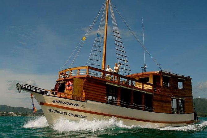Cruising on a comfortabel boat in Phang Nga Bay - The "Must-Do" Tour Khao Lak - Practical details before you pay