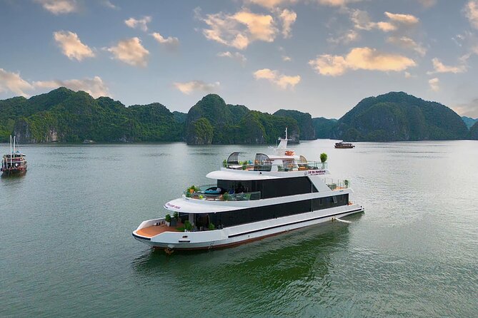 D'Charme Luxury Day Cruise Discover the MOST Stunning Lan Ha Bay - Why Lan Ha Bay makes a strong day trip from Cat Ba