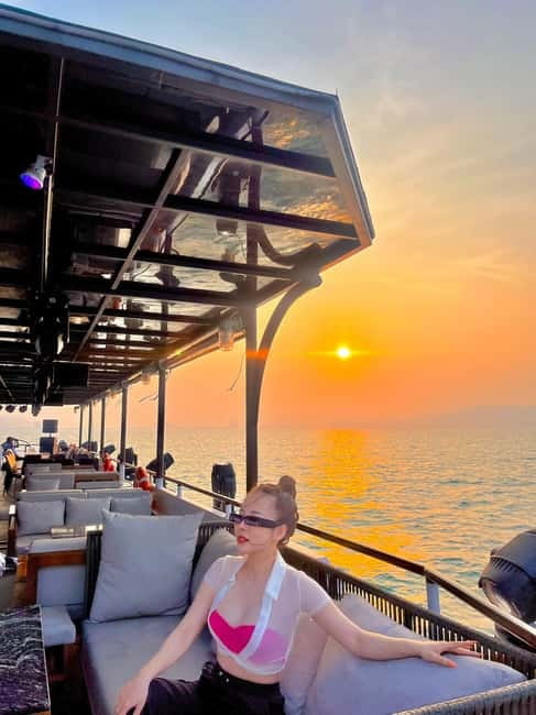 Da Nang: Experience a Magical Sunset Dinner Cruise in DN Bay - Who will enjoy this cruise most