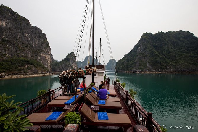 Deluxe Halong Bay 6 Hours Cruise To Visit Surprising Cave And Titop Island - Kayaking or a bamboo boat at the floating area