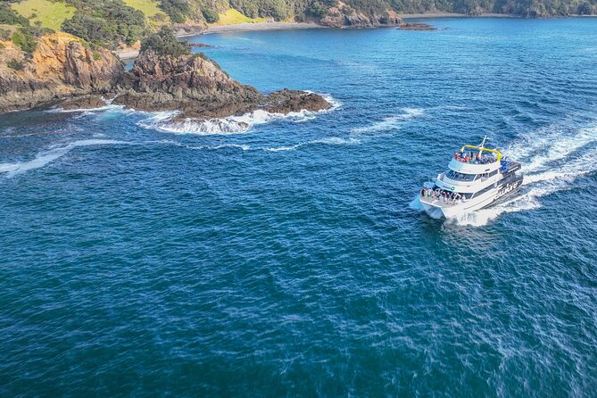 Discover the Bay - Hole in the Rock cruise includes Island Lunch - Leaving Paihia and cruising past 144 islands