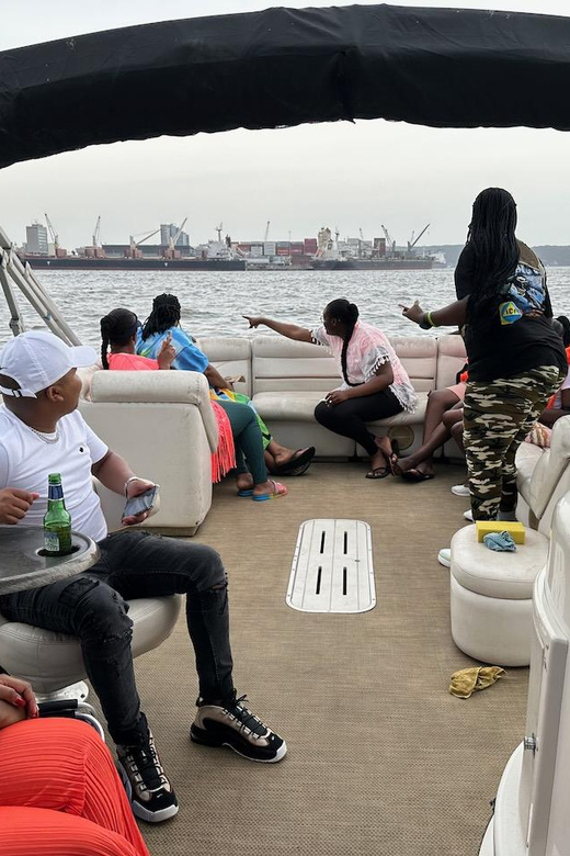 Durban: Pontoon Boat Harbor Cruise - Food, drinks, and the Wilsons Wharf finish