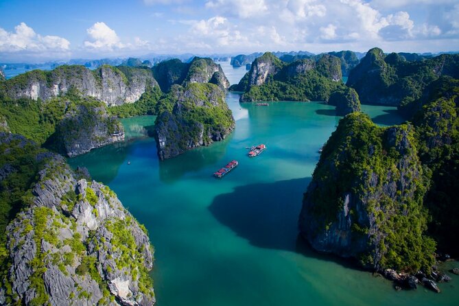 Easy Northern Vietnam In 7 Days: Hanoi - Sapa - Halong Bay - The bay cruise starts with classic Halong sights