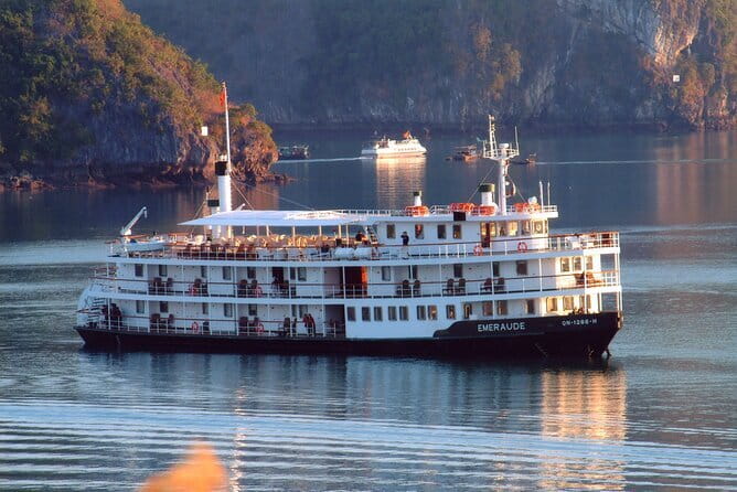 Emeraude Cruise 2 days 1 night Ha Long Bay Tour - Key points to know before you book