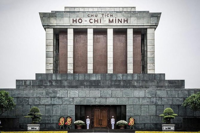 Essential North Vietnam ( Hanoi - Ninh Binh - Halong) in 5 Days - 3 Stars hotel - Hanoi begins with food in the Old Quarter