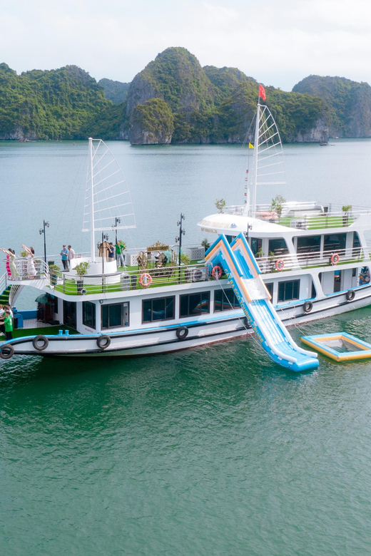 From Cat Ba: Amazing Sunset Boat Tour in Lan Ha Bay - Swimming from a natural beach at 4:40 p.m.