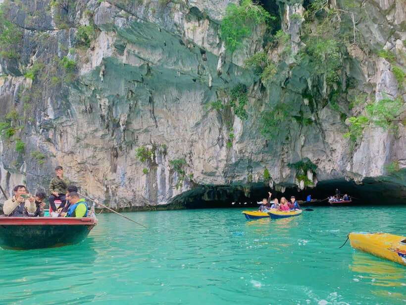 From Cat Ba : Lan Ha Bay Kayaking, Snorkling Full-Day Cruise - 4:00 PM Monkey Island and the short hill climb