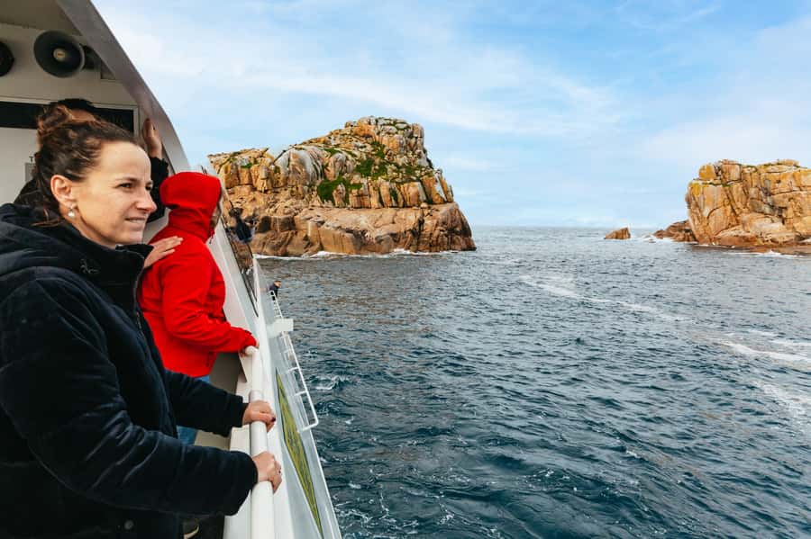 From Coles Bay: Wineglass Bay Cruise with Lunch - Granite cliffs, caves, and the Hazards range