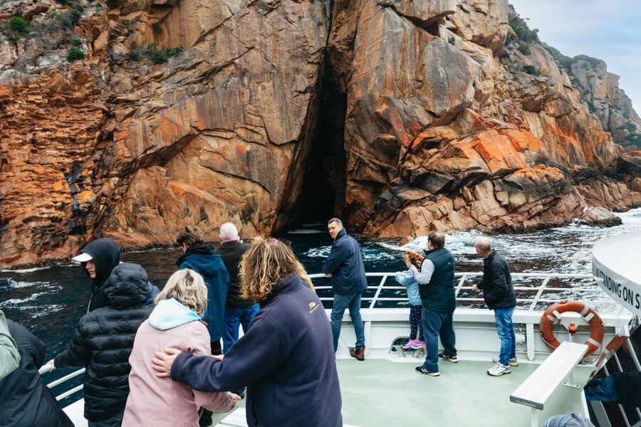 From Coles Bay: Wineglass Bay Cruise with Lunch - How comfortable is the 270-minute cruise?