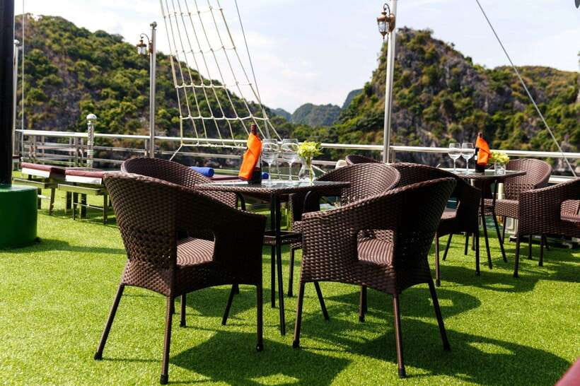 From Ha Noi: 3-Day Lan Ha Bay and Ninh Binh Trip Small Group - Rowing through Trang An’s cave complex