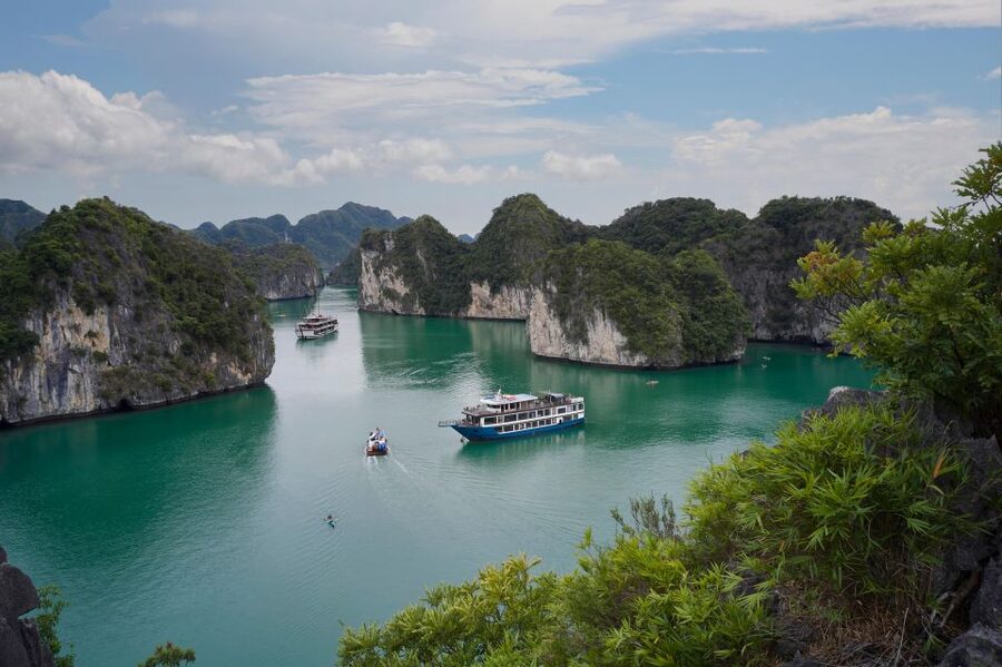 From Halong: 2 Days / 1 night with Halong - Lan Ha tour - Lunch among the islets of Ha Long Bay