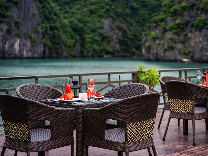 From Halong: 2 Days / 1 night with Halong - Lan Ha tour - Kayaking and swimming near Ong Cam