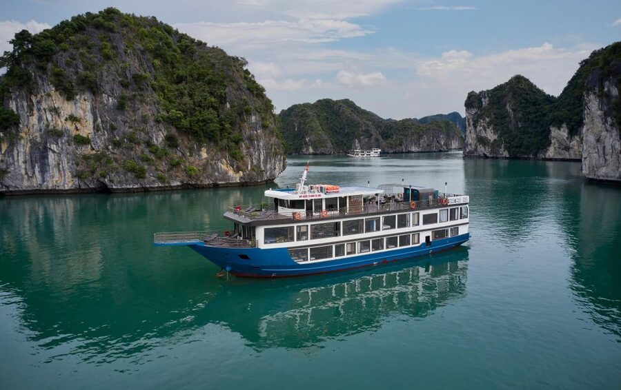 From Halong: 2 Days / 1 night with Halong - Lan Ha tour - Dark and Bright Cave by local rowing boat