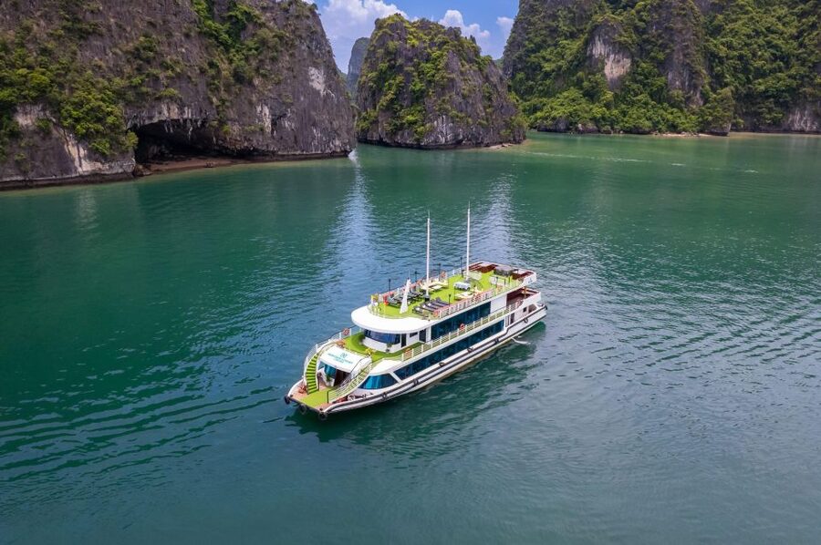 From Hanoi: 1-Day Halong 5-Star Cruise w/Jacuzzi & Limousine - From Hanoi to Tuan Chau Port