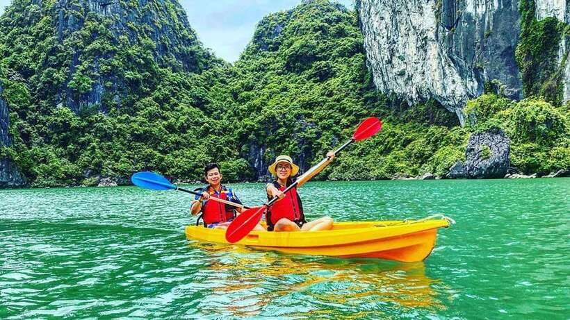 From Hanoi: 1 -Day Halong Bay Cruise With Big & Small Groups - Luon Cave by kayak or bamboo boat