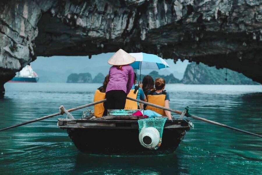 From Hanoi: 2-Day Bai Tu Long Bay Luxury Cruise with Jacuzzi - Day one: kayaking, fishing villages, and sunset