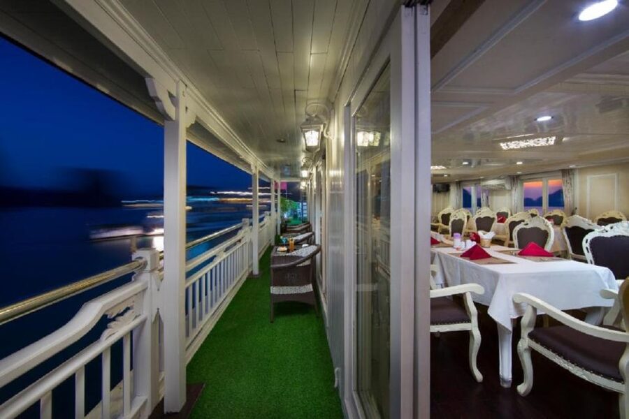 From Hanoi: 2-Day Bai Tu Long Bay Luxury Cruise with Jacuzzi - Cabins, jacuzzi, and life onboard