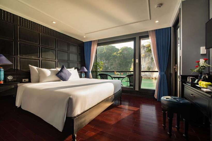 From Hanoi: 2-Day Ha Long Bay and Lan Ha Bay Cruise - Service, food, and the pace on board